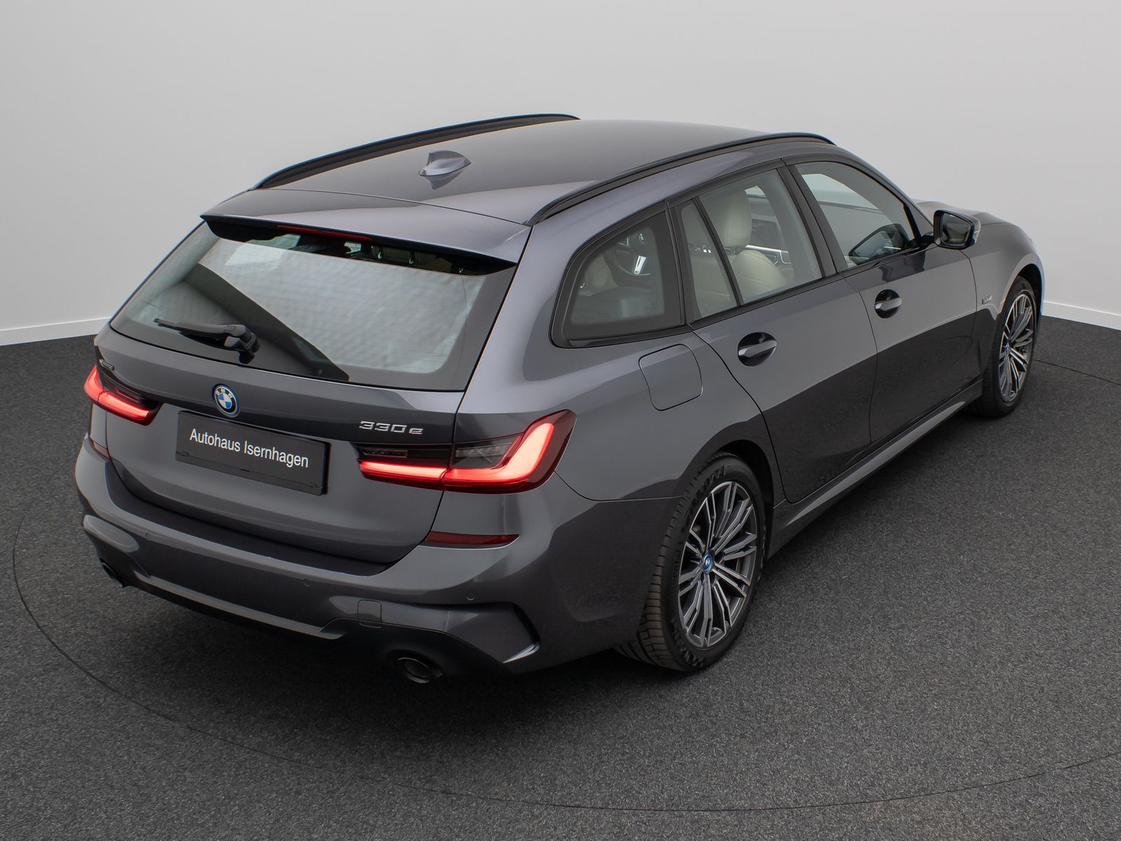 Fahrzeugabbildung BMW 330e xD M Sport DAB Memory AHK HUD Individual