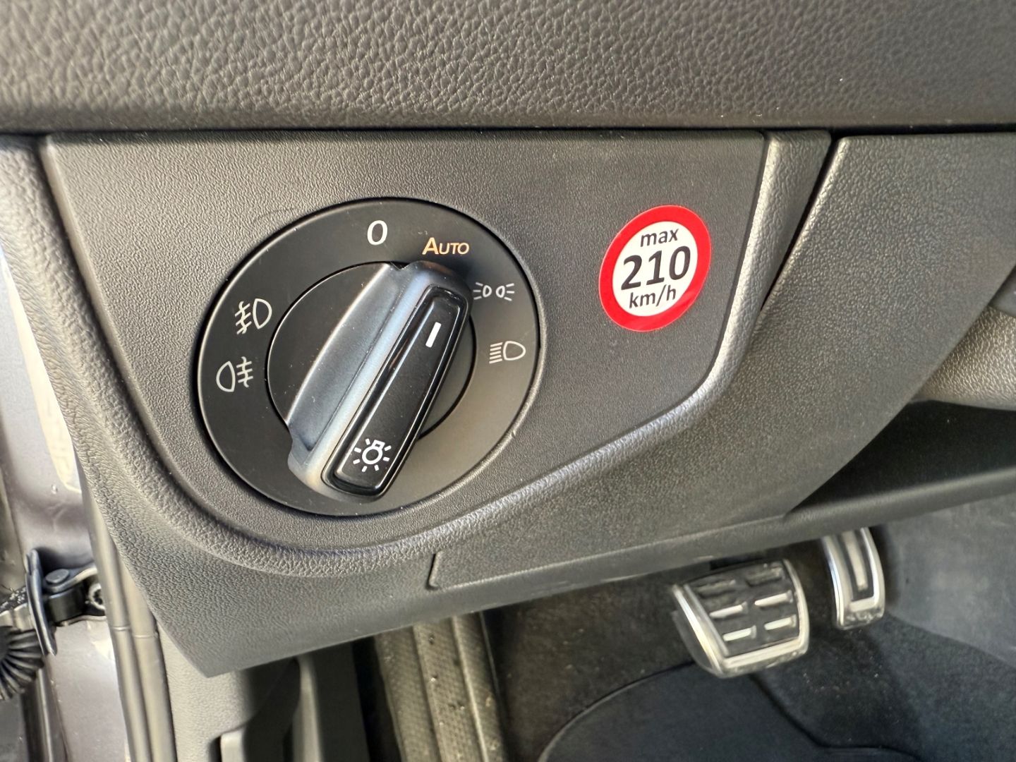 VW Polo VI 1.0 TSI EU6e R-Line RFK SHZ Carplay Alu - Image 16