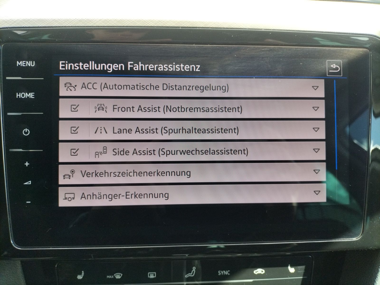 Fahrzeugabbildung Volkswagen Passat Variant TDI Business DSG Matrix AHK Navi