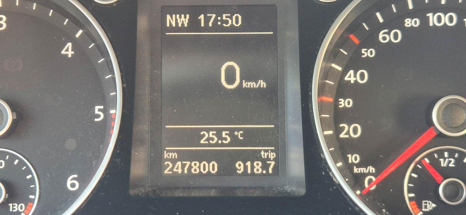 Volkswagen Passat 2012 — interior