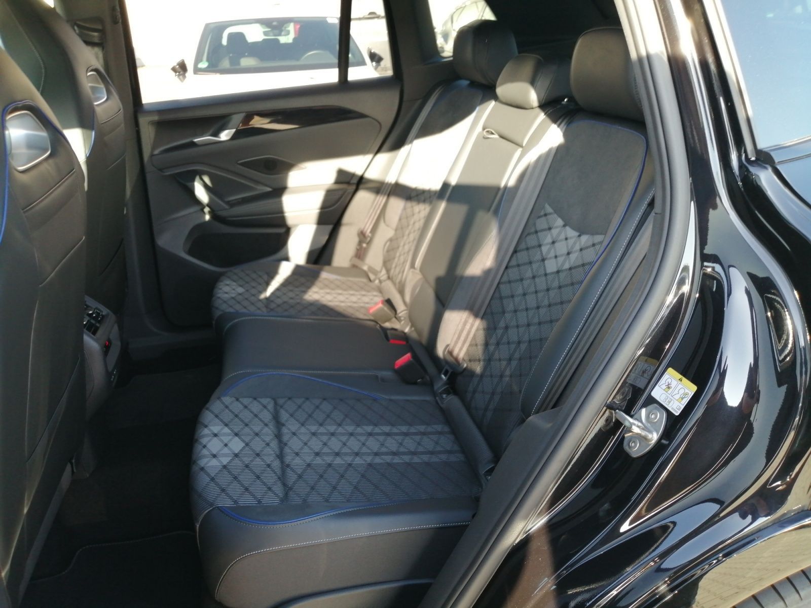 Volkswagen Tiguan R-Line 1.5 TSI DSG Matrix Pano,360°Kamer foto 17