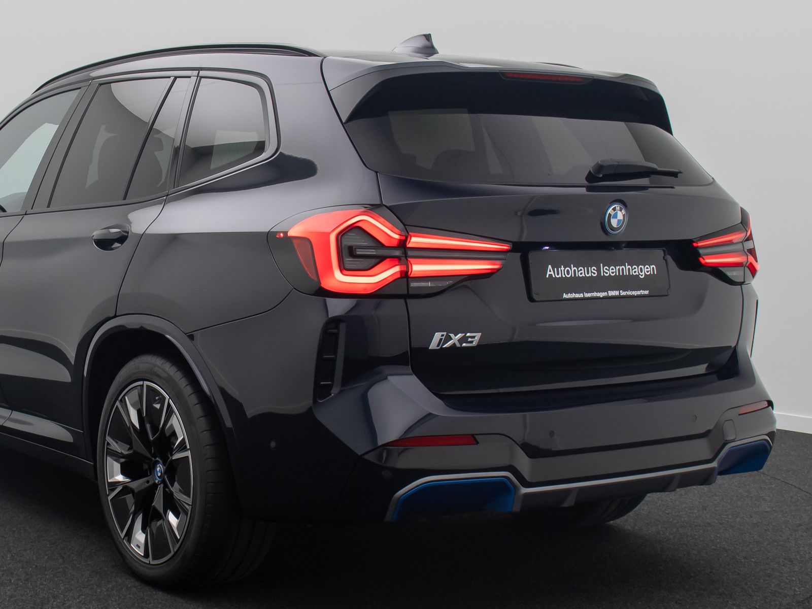 Fahrzeugabbildung BMW iX3 IMPRESSIVE 360&deg;Komfort HUD DAB Alarm Panoram