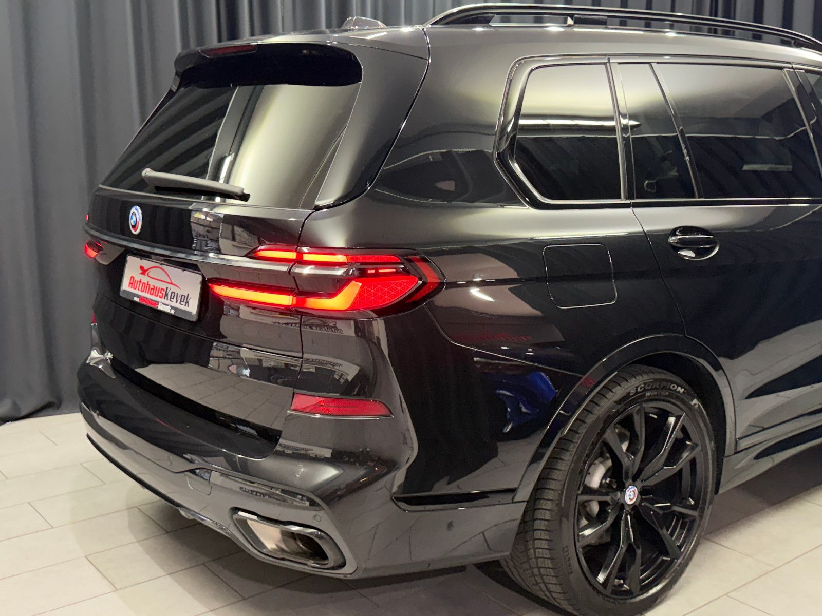 Fahrzeugabbildung BMW X7 xDrive 40 d M Sport PRO|SKY-LOUNGE|7-SITZE|