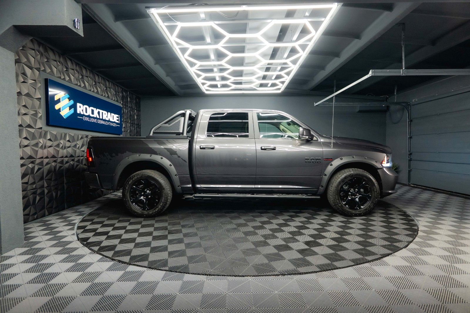 Fahrzeugabbildung Dodge RAM 5.7 V8 HEMI 4x4 Sport LARAMIE NightPaket 19%