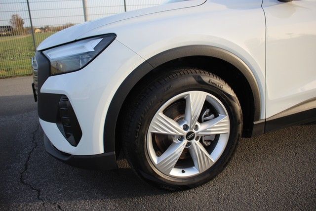 Q4 45 e-tron basis quattro PANO LED RFK