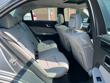 Mercedes E 200 - 12