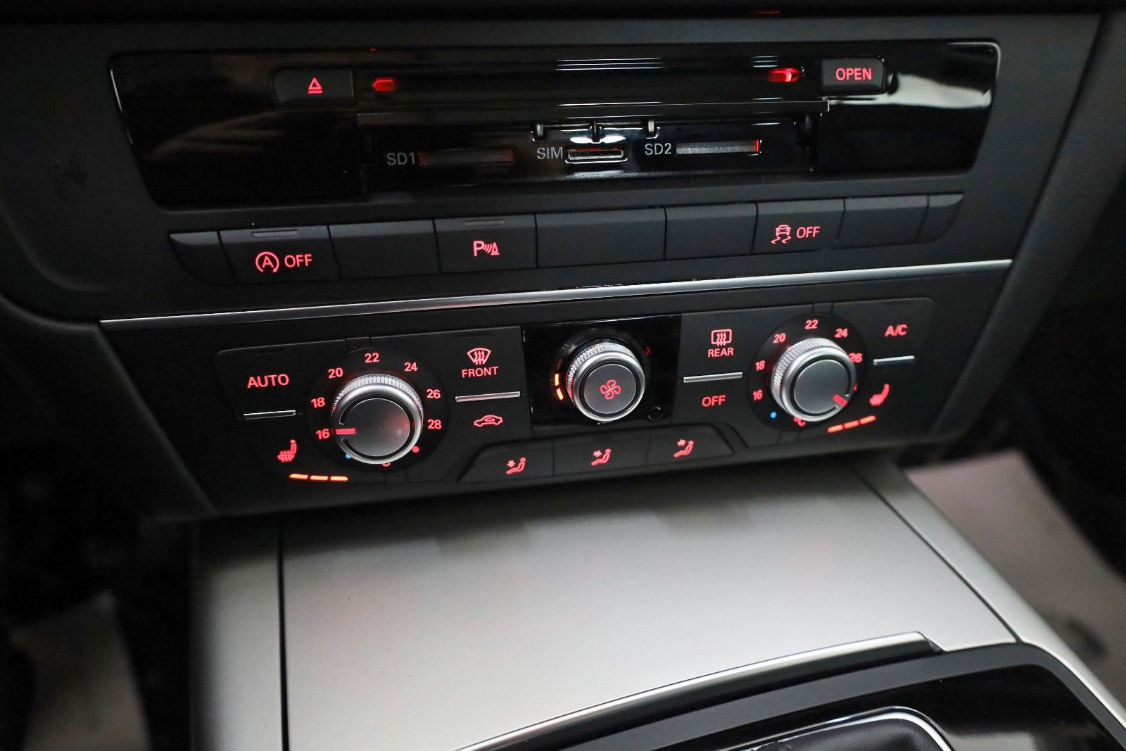 Fahrzeugabbildung Audi A6 Avant 3.0TDI Leder,Navi,Xenon,Panor,BOSE,+WR