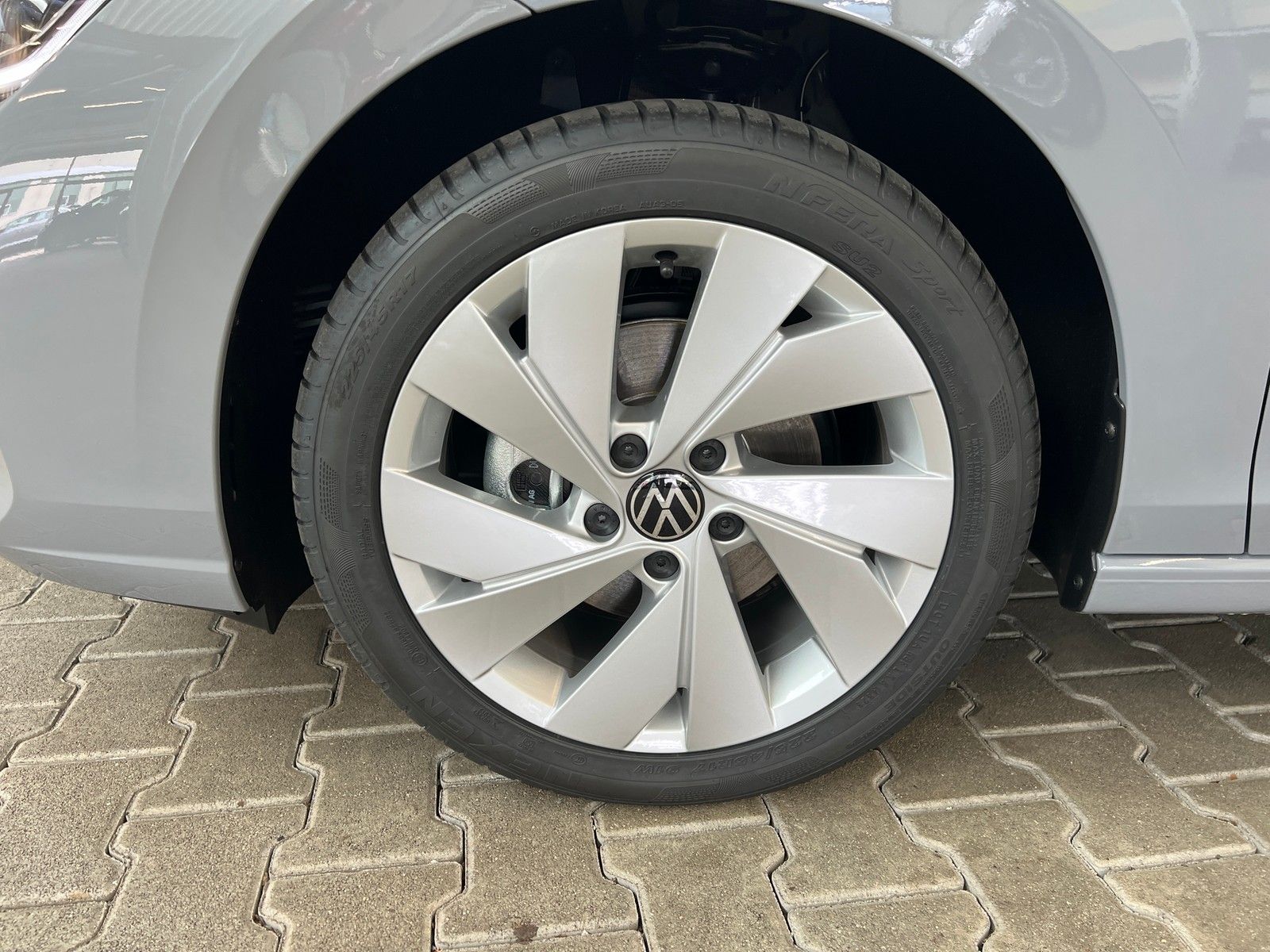 Fahrzeugabbildung Volkswagen Golf VIII Lim Life 1,5 TSI + Panora+ Abg.Scheibe