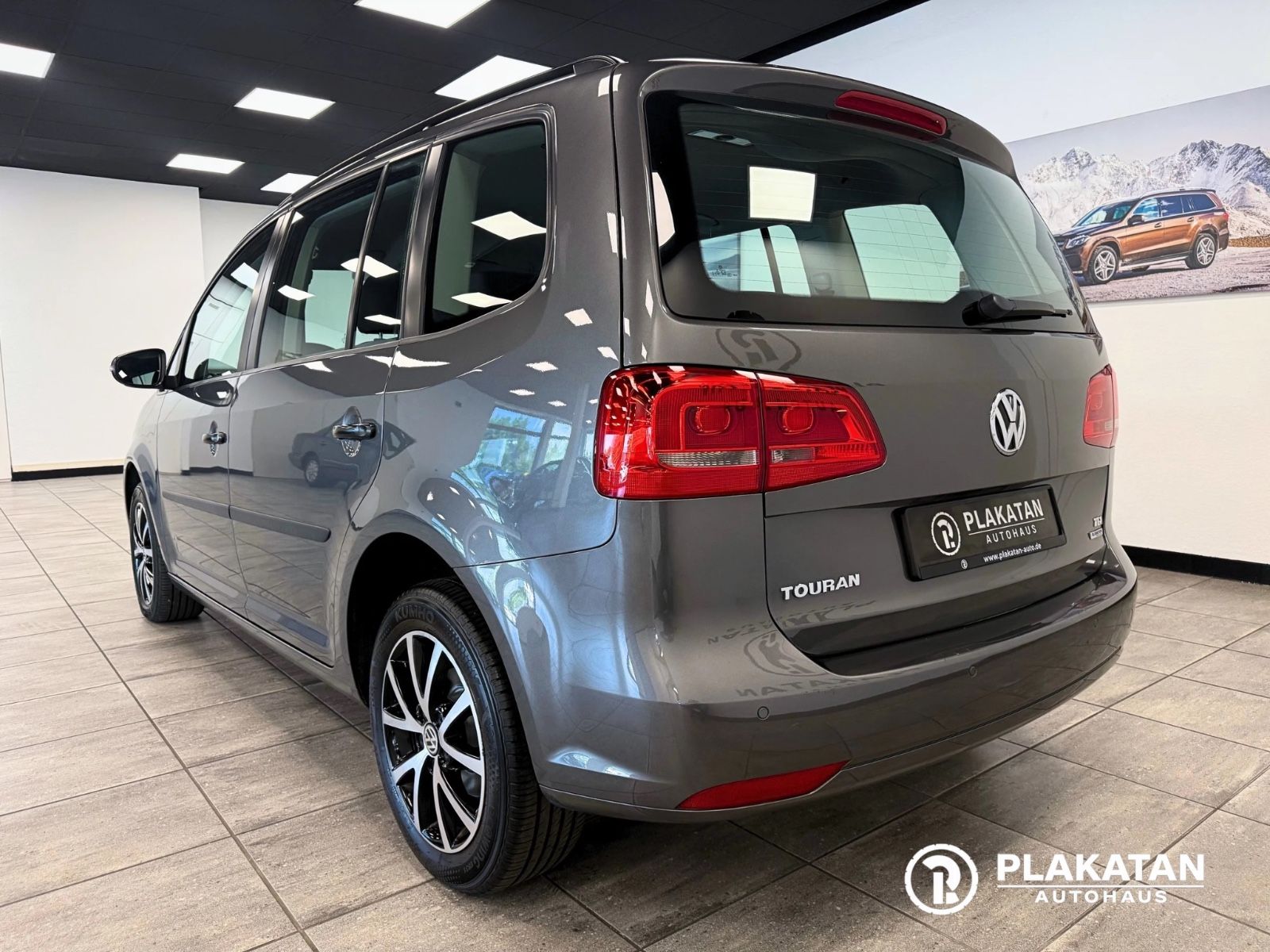 Fahrzeugabbildung Volkswagen Touran Zahnriemen Neu, Parksensoren, TÜV Neu,