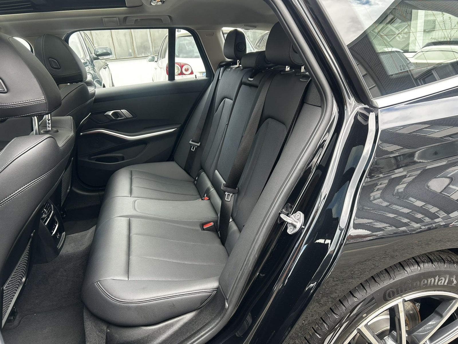 BMW 318i Touring Panorama LiveCockpit+ Sport ActiveG foto 19