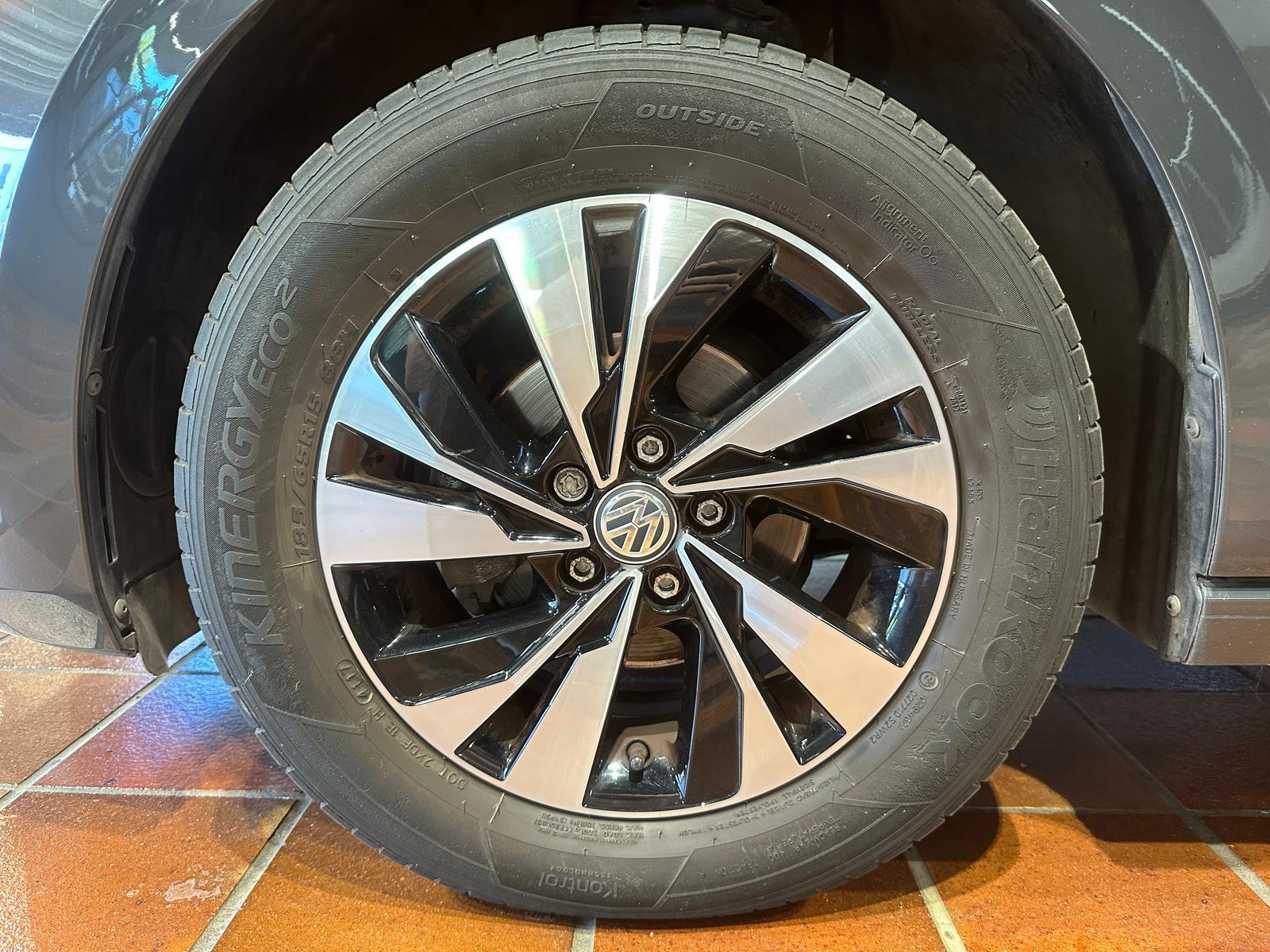 Volkswagen POLO COMFORTLINE KEYLESS TEMPOMAT PDC KAMERA NAV