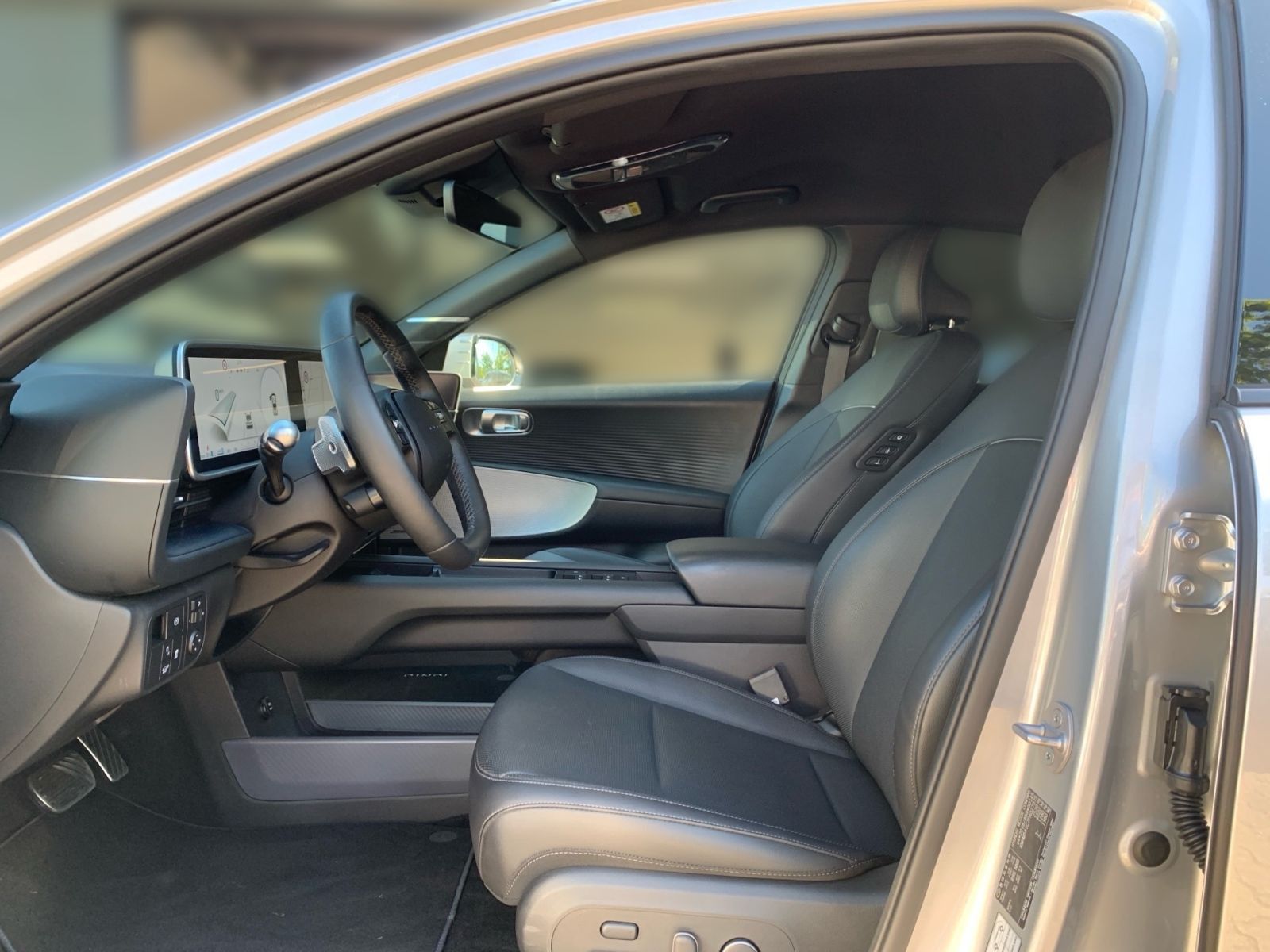 Fahrzeugabbildung Hyundai IONIQ 6 Uniq 77,4 kWh Elektro 4WD