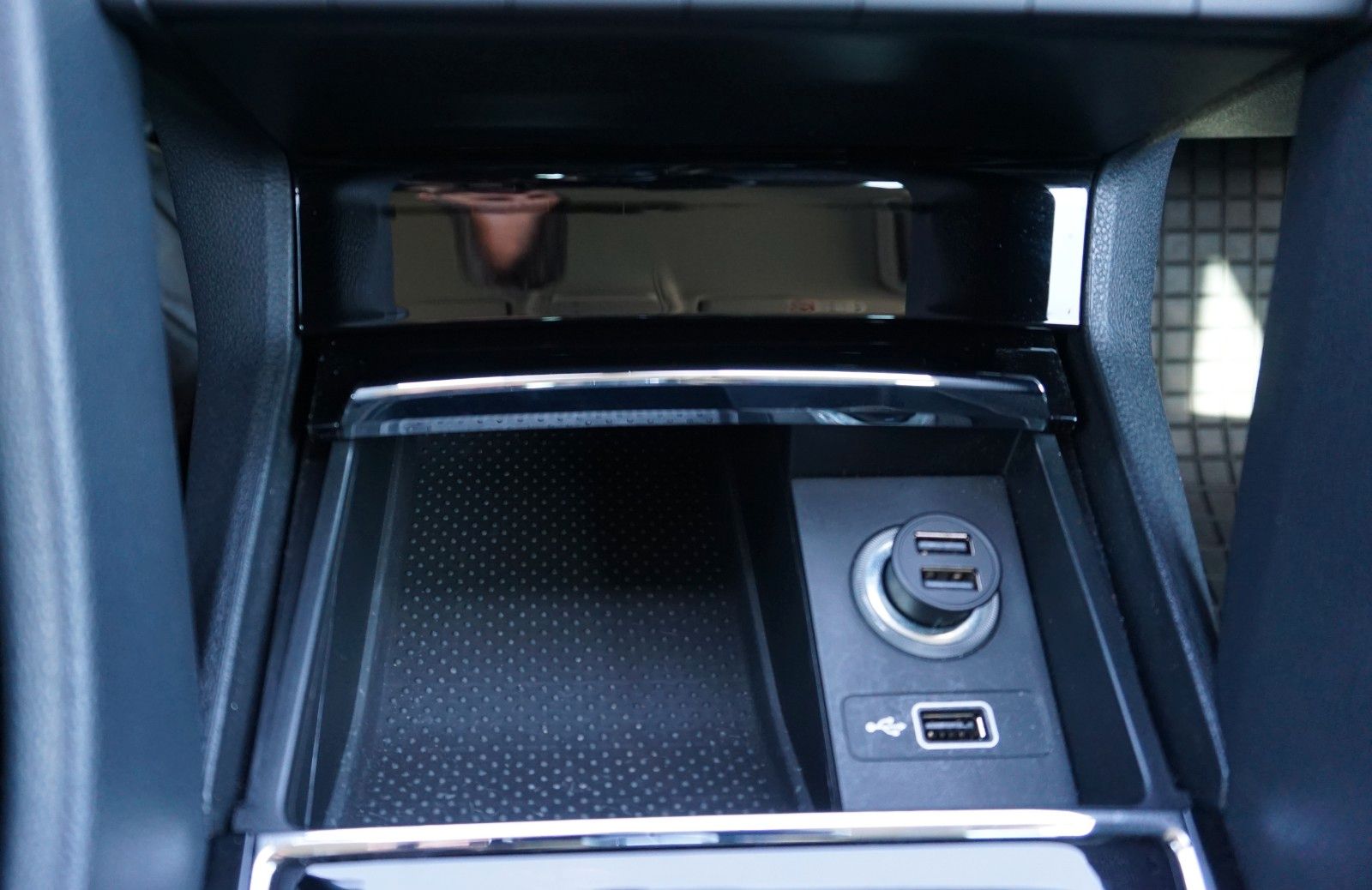Fahrzeugabbildung SKODA Karoq Style, LED, PDC, SR+WR, Apple CarPlay
