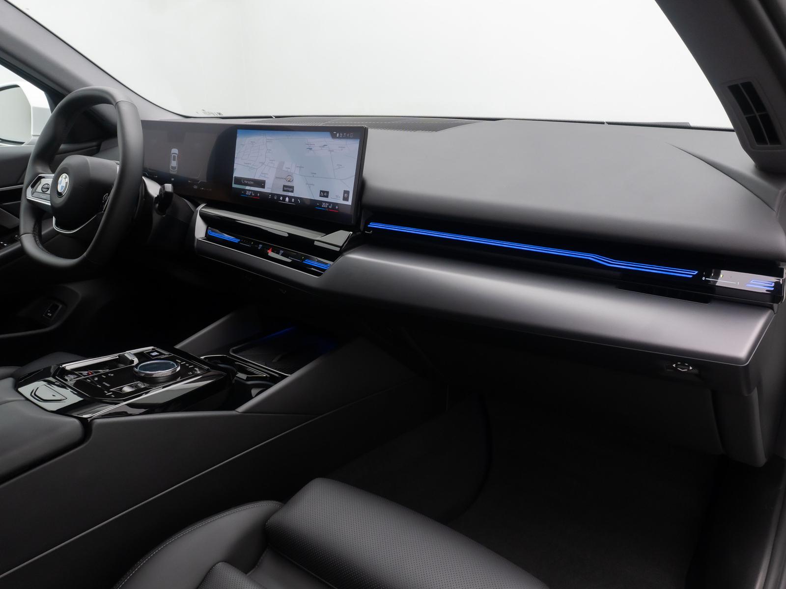 BMW 530e Kamera DAB Alarm DigitKey Widscreen 19Zoll