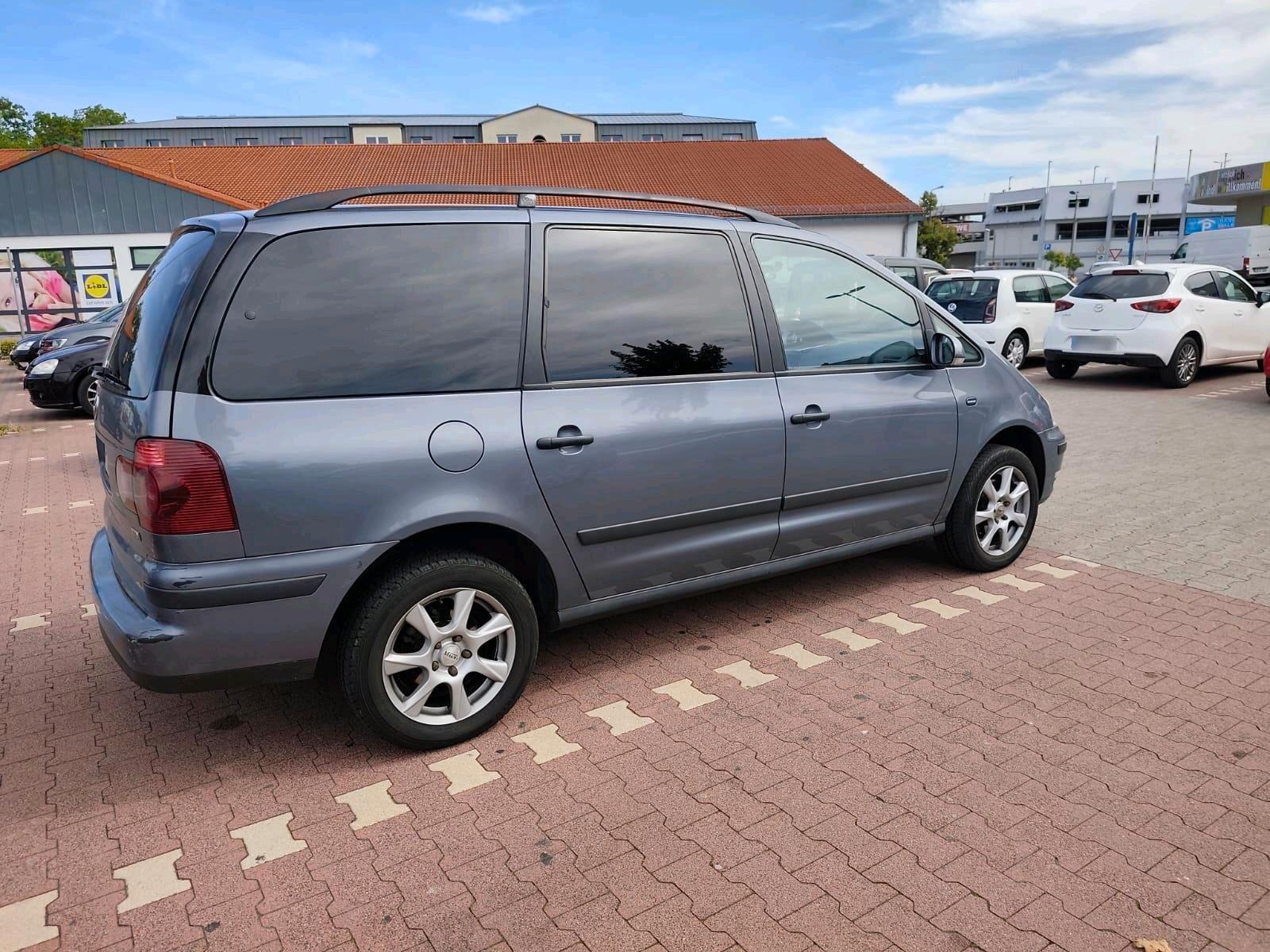 Volkswagen Sharan 2010 — photo 13