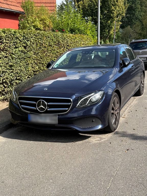 Image of Mercedes-Benz E 220