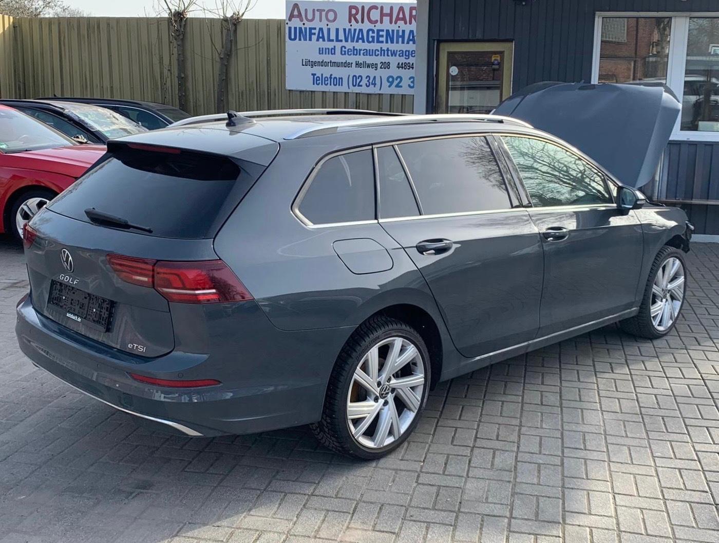 Volkswagen Golf Style 1.5 eTSI DSG / Facelift / Panorama /