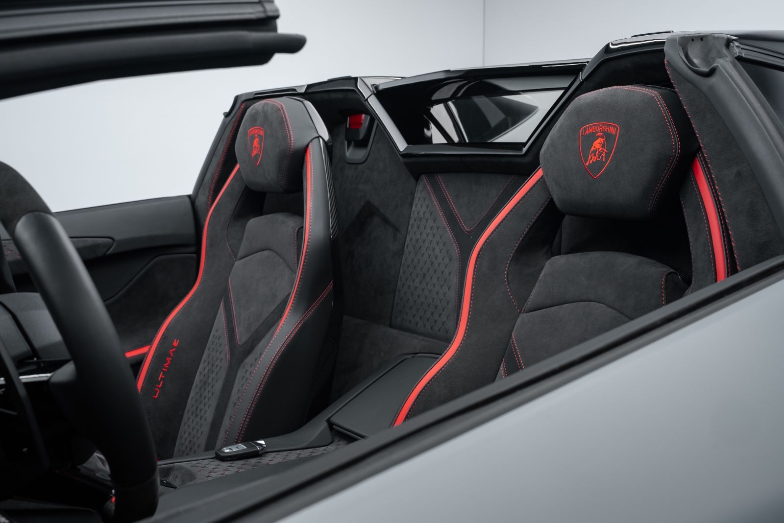 Fahrzeugabbildung Lamborghini Aventador Ultimae Roadster FULL CARBON/1 of 250