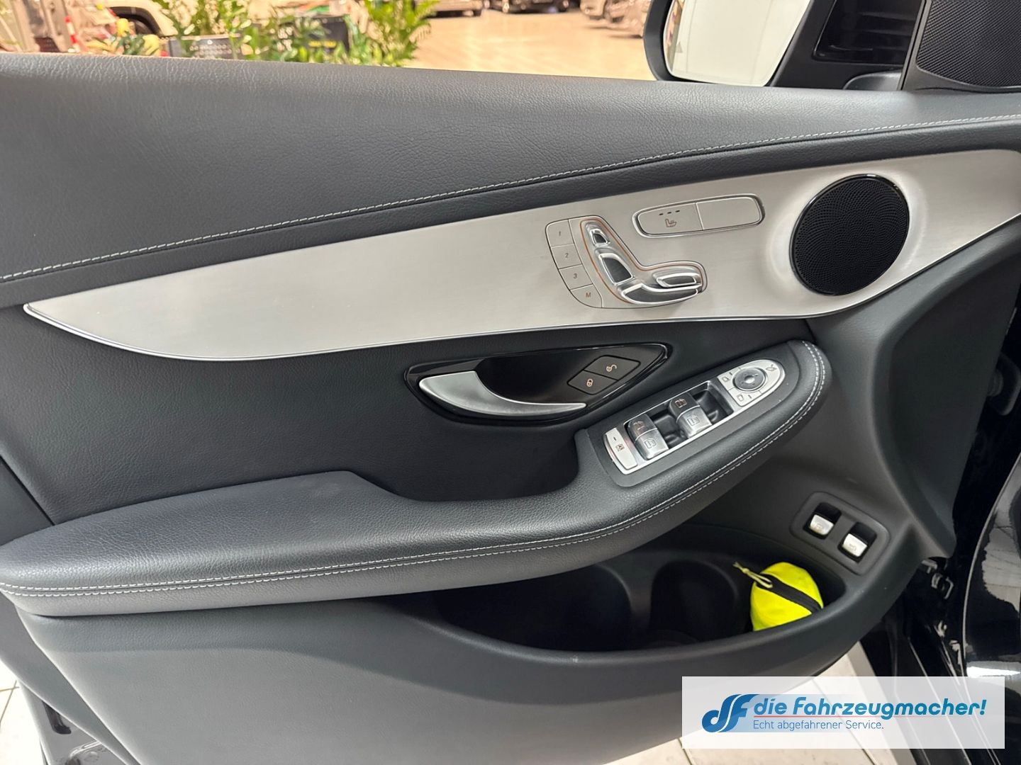 Fahrzeugabbildung Mercedes-Benz GLC 300 e 4Matic Digitales Cockpit Memory Sitze