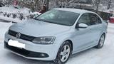 Volkswagen VW JETTA 1.6 TDI TÜV:12-2026 AUTOMATIK - Volkswagen Jetta aus 2012 mit Diesel-Antrieb