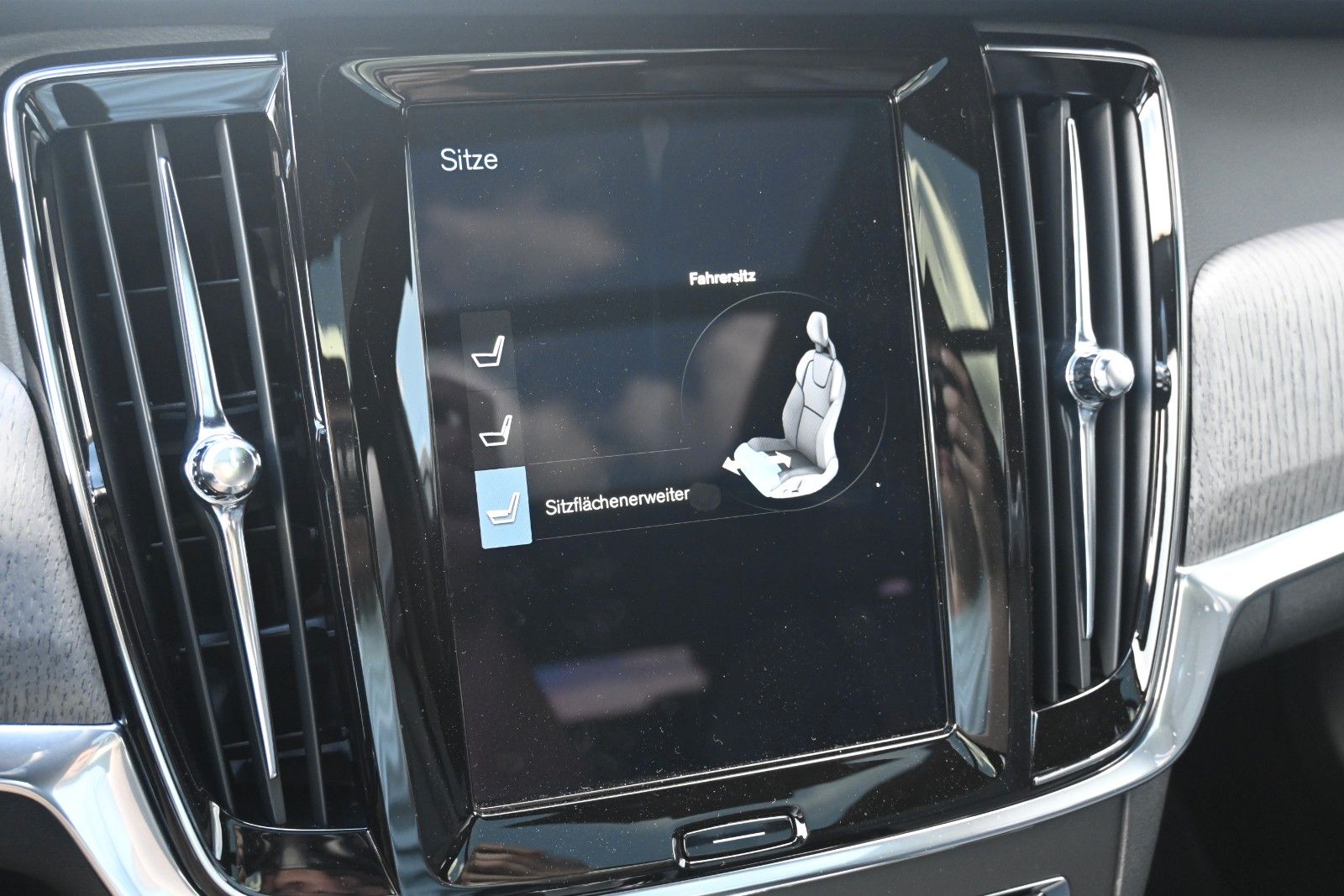Fahrzeugabbildung Volvo V90 T8 AWD Recharge Inscription*PANO*360*H&K*HUD