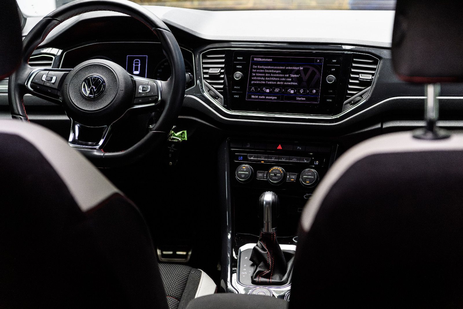 Fahrzeugabbildung Volkswagen T-Roc Sport 2.0 DSG 4Motion AHK SHZ ACC