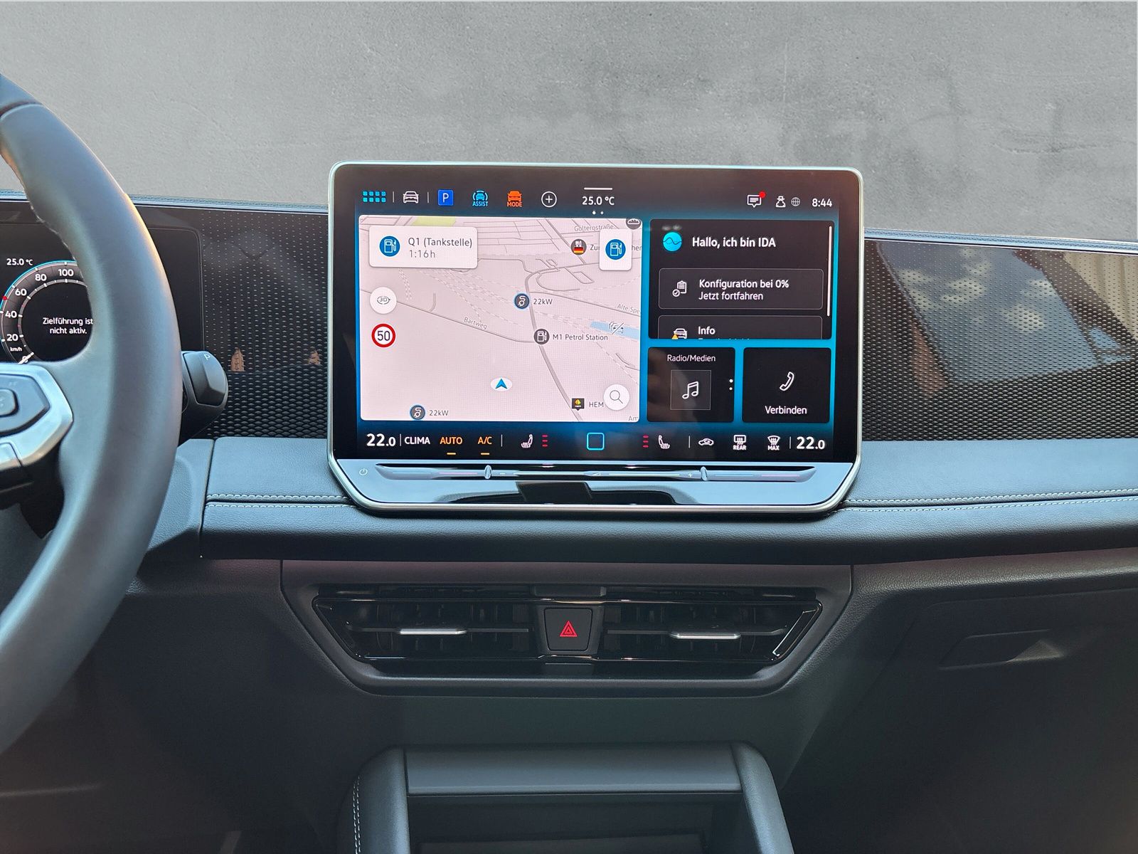 Fahrzeugabbildung Volkswagen Tiguan 1.5 eTSI Goal AHK IQ-Light Keyless Kamera