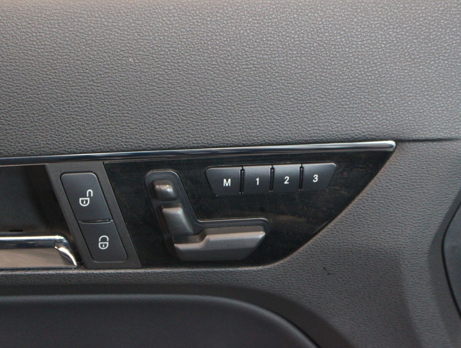 Fahrzeugabbildung Mercedes-Benz E 350 Cabriolet AMG-Line*Kamera*2.Hand