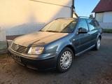 Volkswagen Bora 2.3 4motion Highline Variant Highline - Volkswagen Bora mit Benzin-Antrieb: Kombi, 2.3