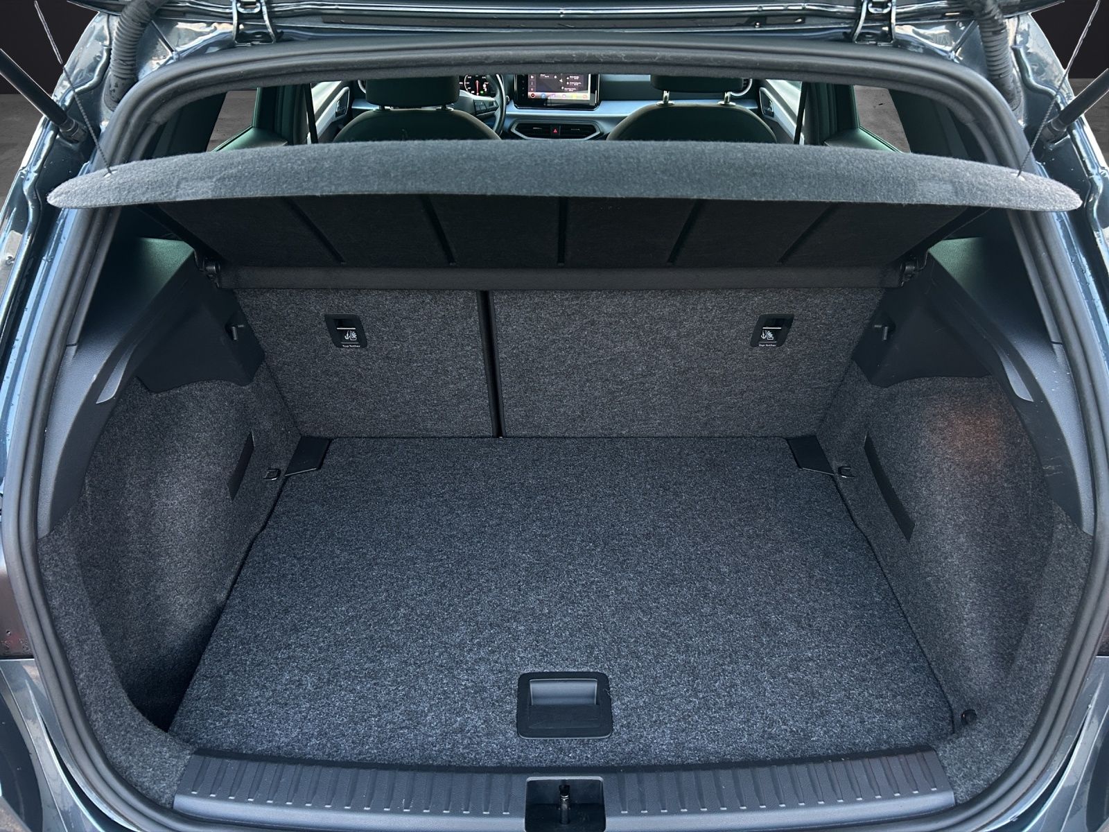 Fahrzeugabbildung SEAT Arona TSI FR-Line DSG LED Navi AID ACC RFK SH LM