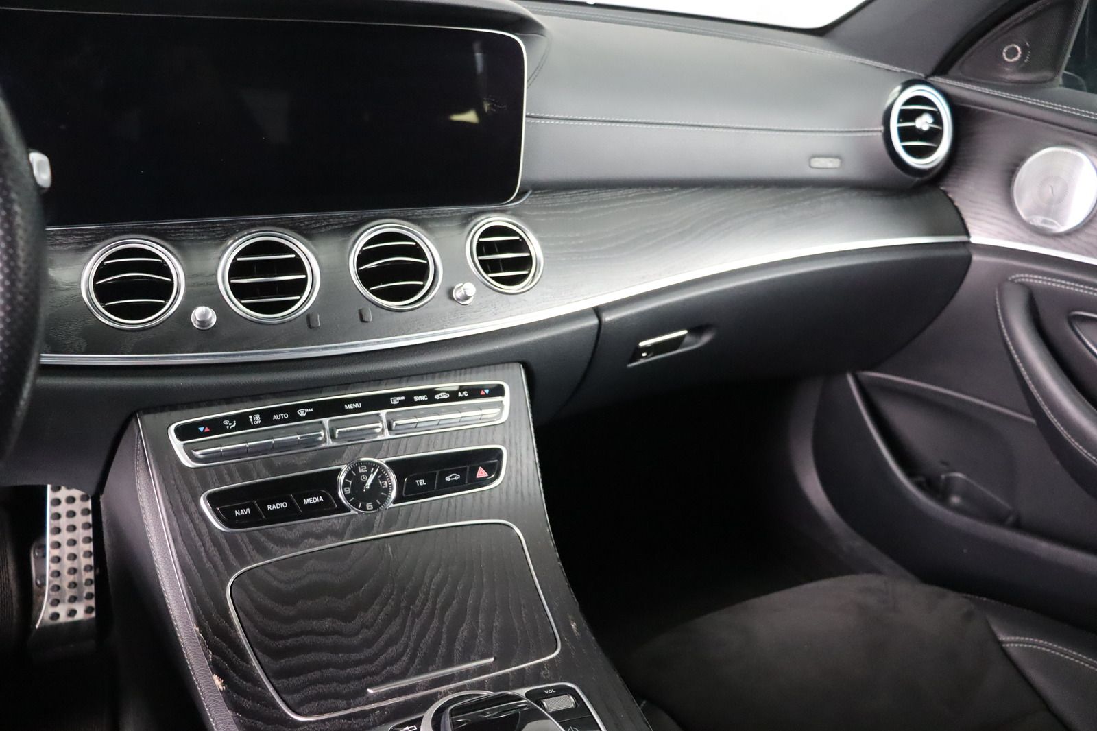 Fahrzeugabbildung Mercedes-Benz E 400 d 4Matic AMG-Paket * Multibeam * 360°