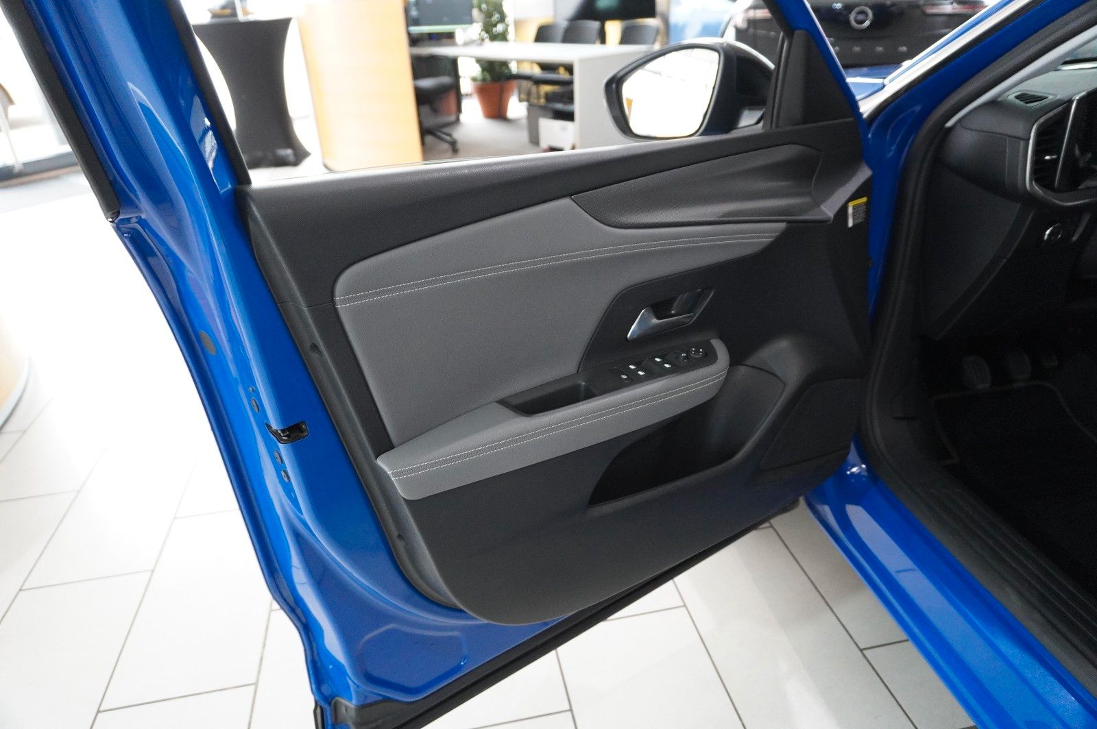 Fahrzeugabbildung Opel Mokka ELEGANCE 1.2T NAVI/LED/KAMERA/SPORT/SH/DAB