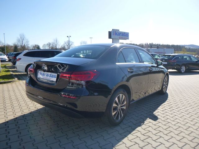 Fahrzeugabbildung Mercedes-Benz A 200d Limo >Navi/R-kamera/PDC/SHZ<