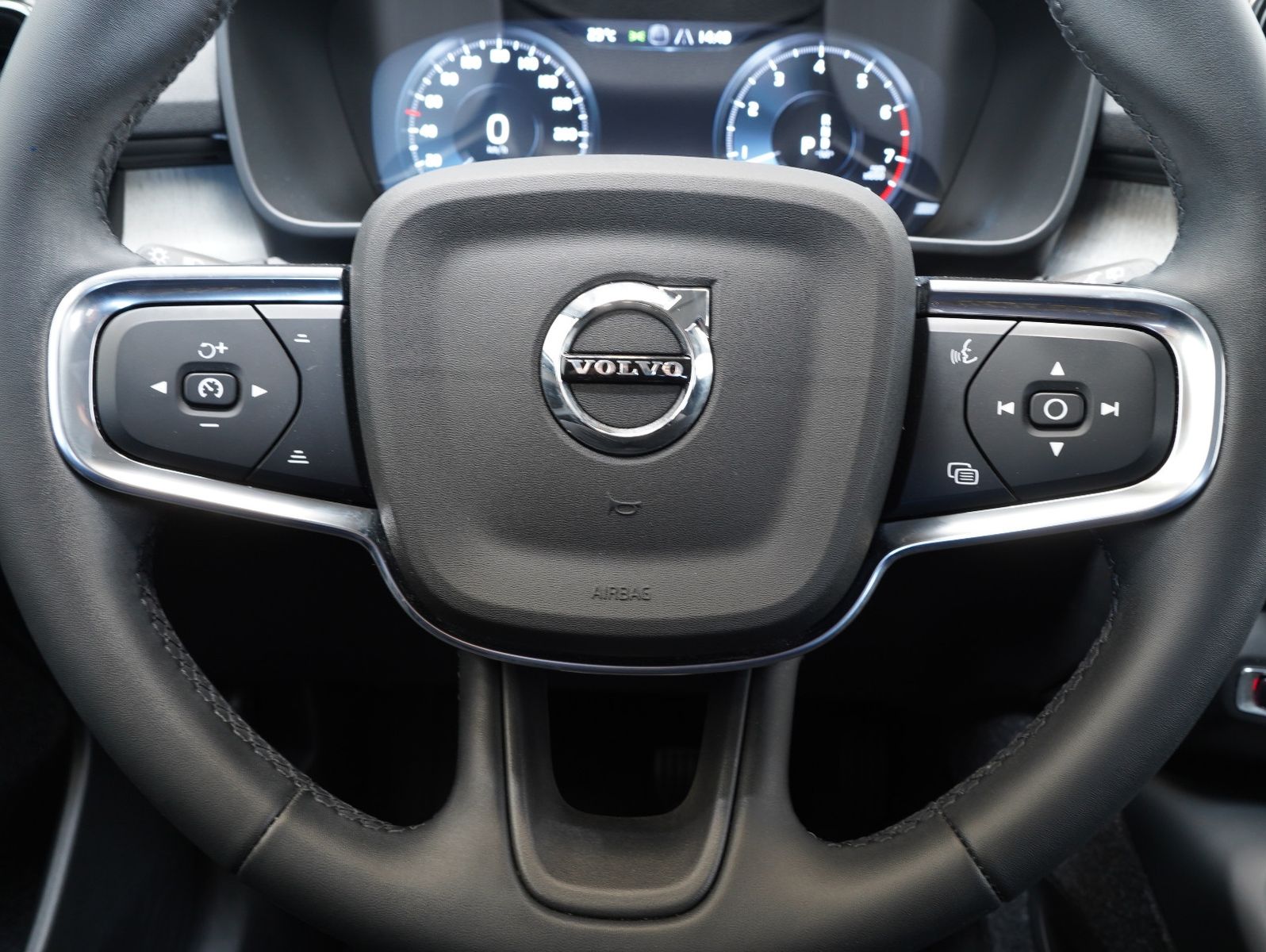 Fahrzeugabbildung Volvo XC40 B4 B Inscription LED/NAVI/ACC/LEDER/360°