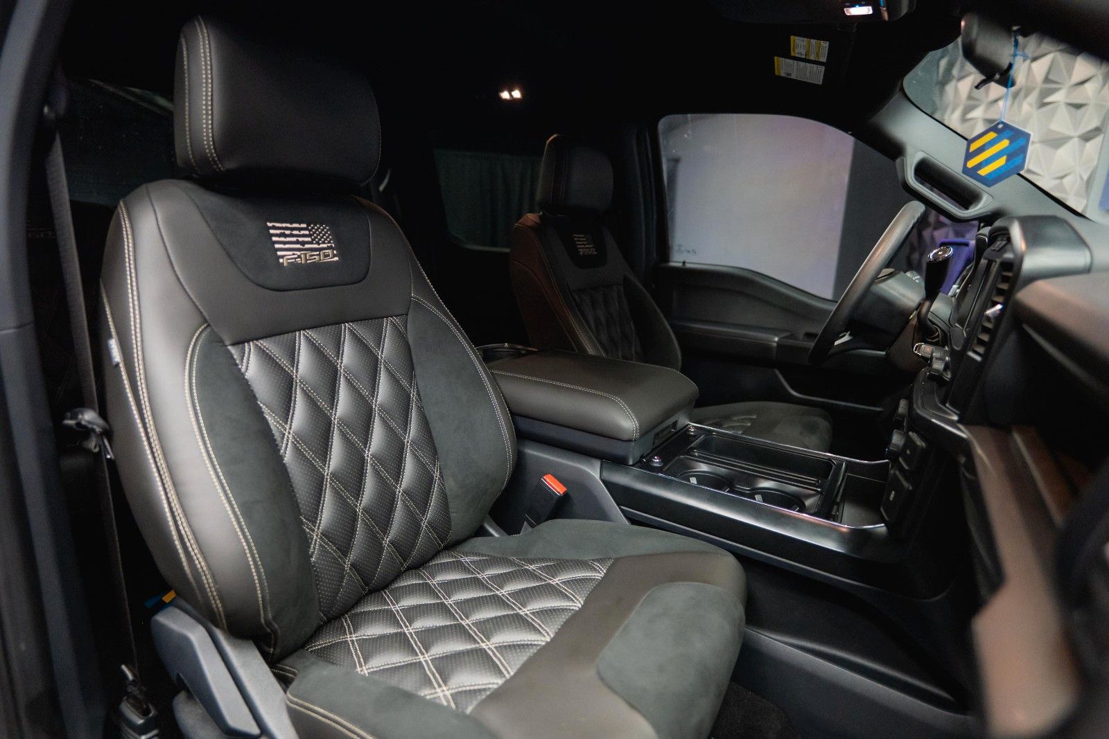 Fahrzeugabbildung Ford F150 5.0L V8 4x4 Offroad SuperCrew RAPTOR 19%