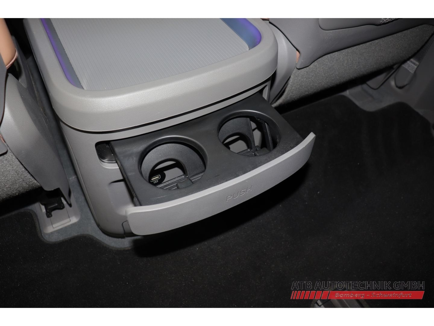 Fahrzeugabbildung Hyundai STARIA Signature 7-Sitzer 2.2 CRDi 7-Sitzer AHK