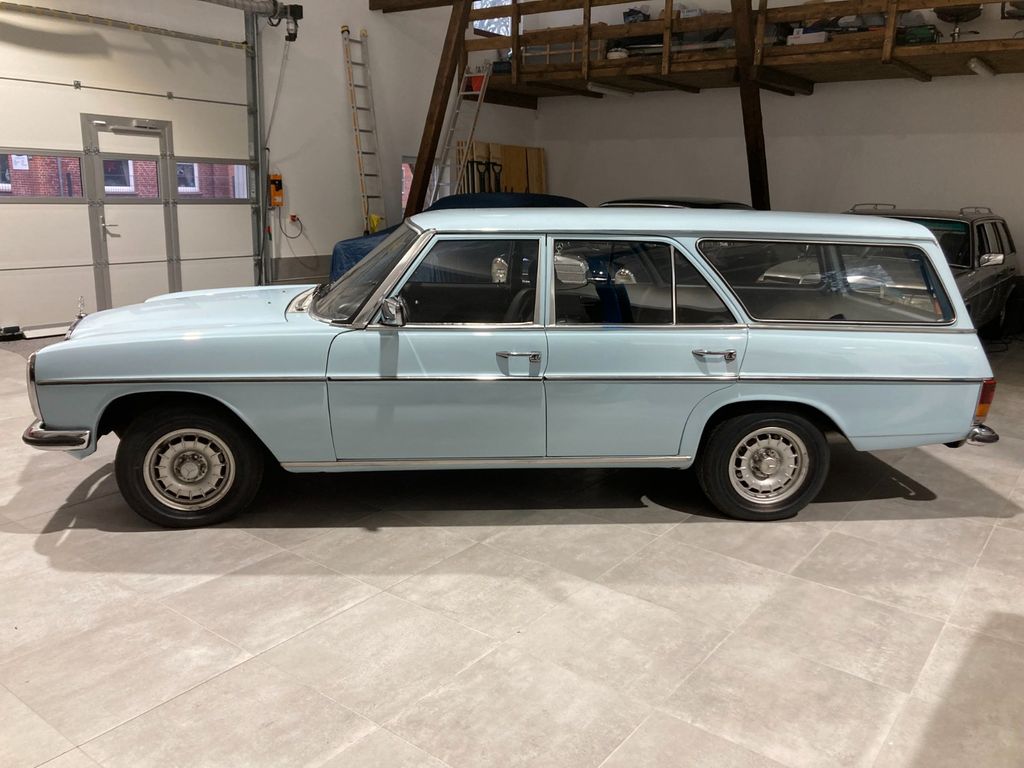Mercedes-Benz 240