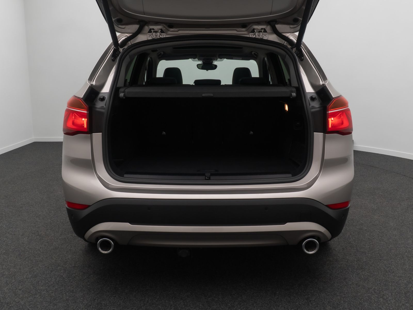 Fahrzeugabbildung BMW X1 xD18d Panorama Kamera DAB HiFi MSport Leder
