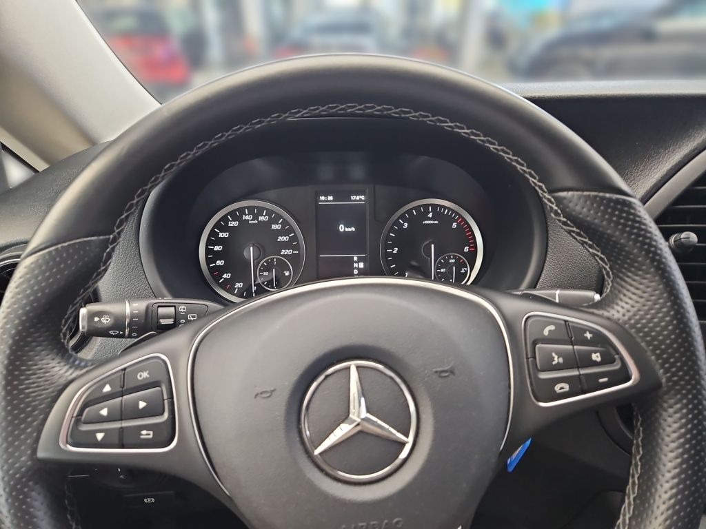 Fahrzeugabbildung Mercedes-Benz Vito 119 CDI Tourer kompakt Navi Distronic LED
