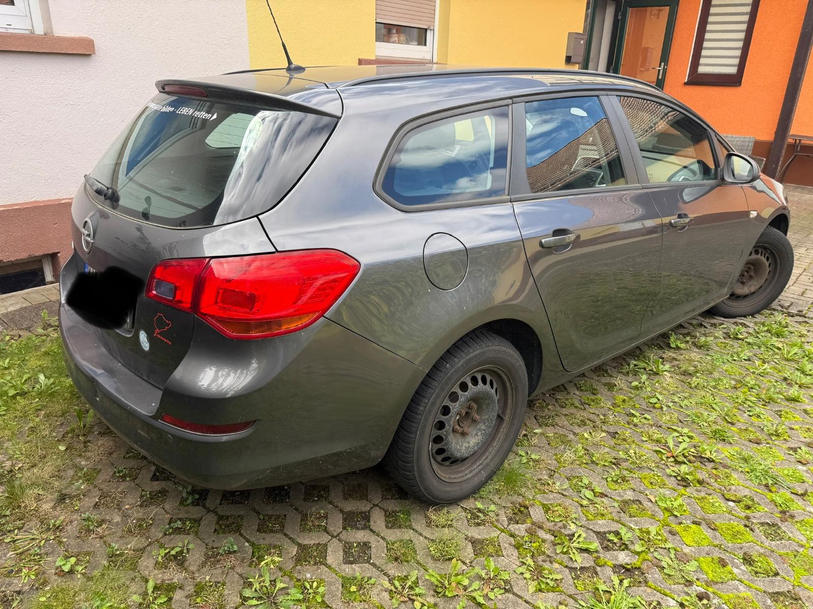 Opel Astra 2010 — photo 9