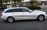 Mercedes-Benz 220 - Mercedes-Benz 220 mit Diesel-Antrieb: Kombi