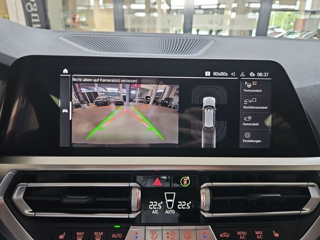 Fahrzeugabbildung BMW 318 i Sport-Line AHK ACC Navi LED SHZ Ambie. KAM