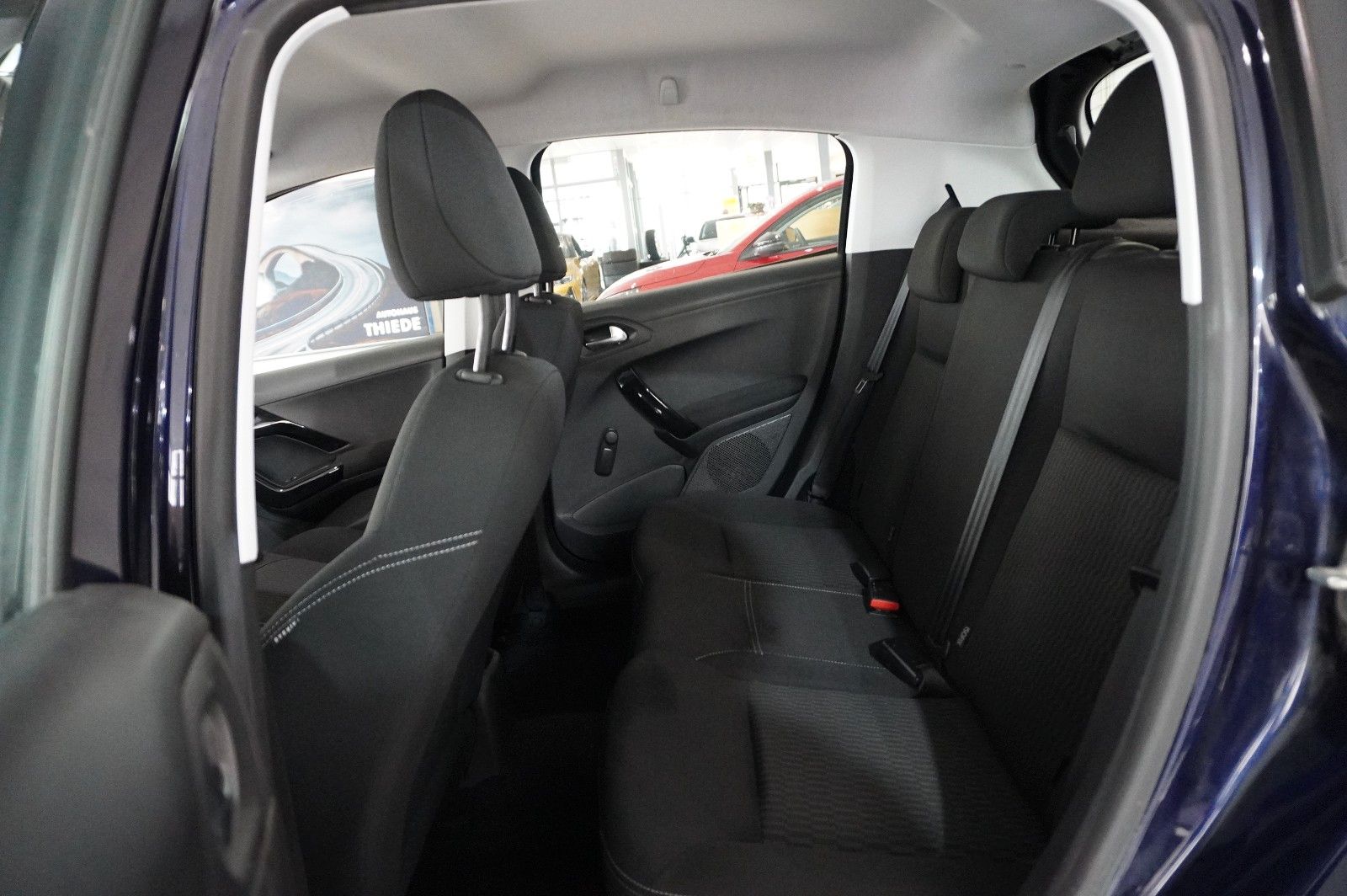 Fahrzeugabbildung Peugeot 208 LIM. 1.2 ACTIVE NAVI/LED/KLIMA/SHZ/PDC/TEMP