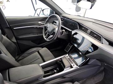 صورة 4 لـ 2024 AUDI Q8 E-TRON