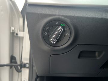 Fahrzeugabbildung SKODA Kamiq Drive 125 DSG AHK Navi RFK SHZ uvm