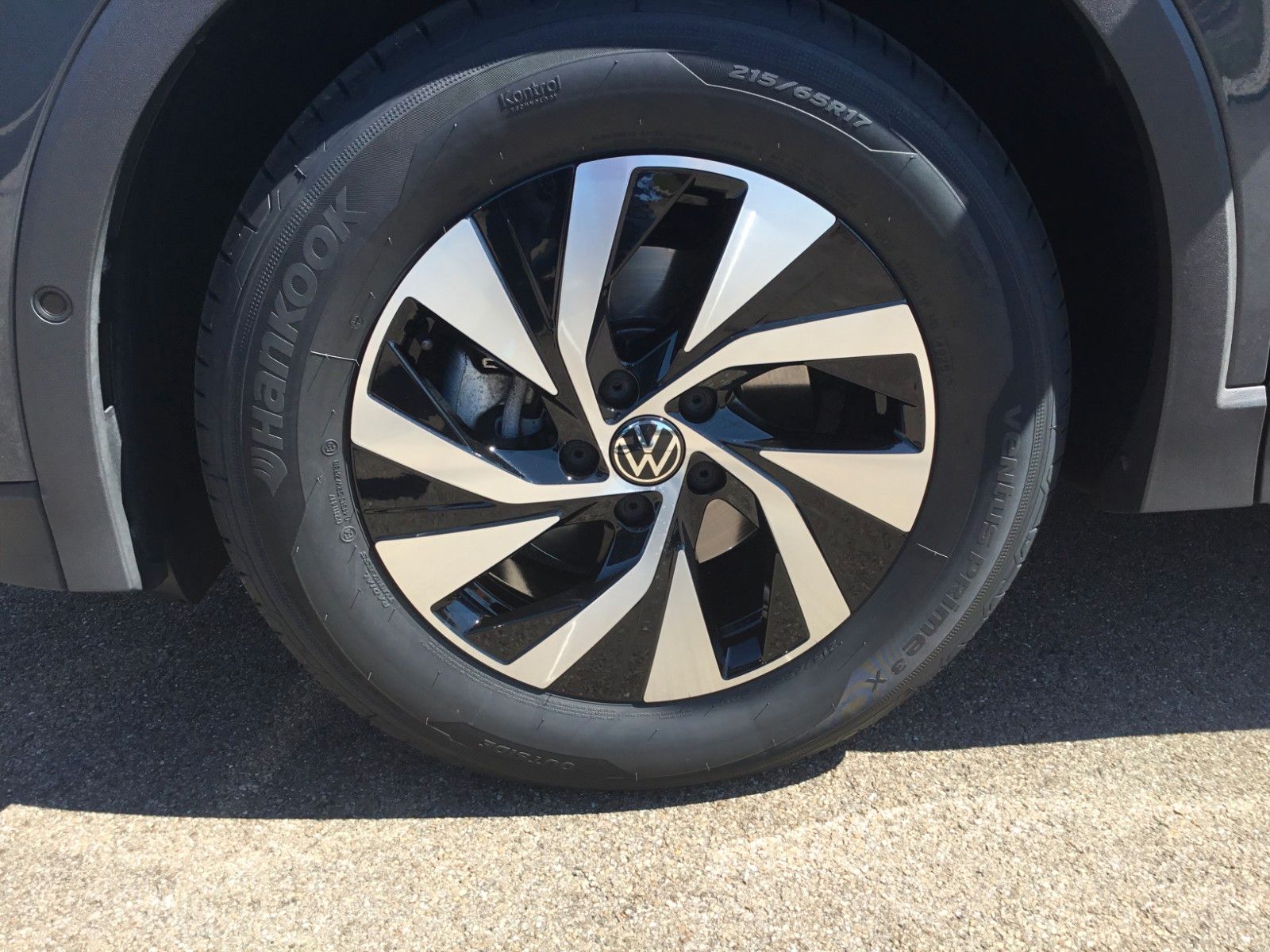 Fahrzeugabbildung Volkswagen Tiguan 1.5 eTSI DSG Life+AHK+LED+17"+Navi+Kamera