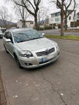 Toyota Avensis 2.2   D-4D - Toyota Avensis in Bonn