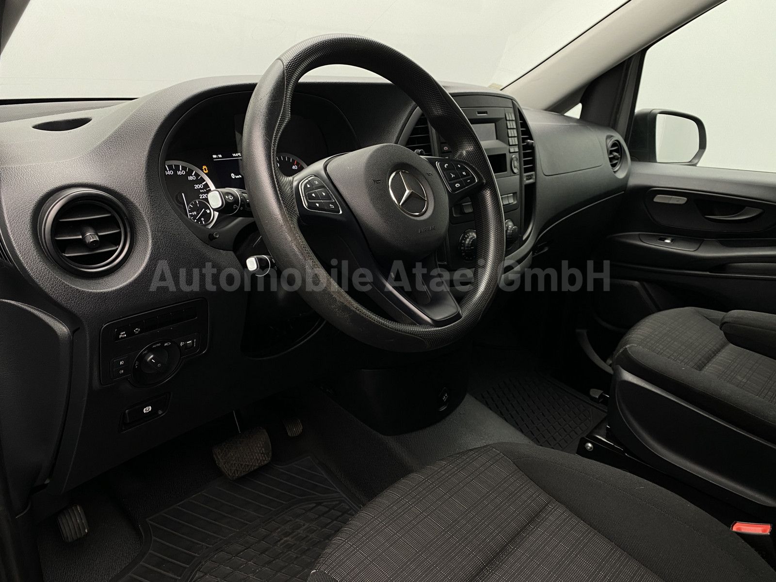 Fahrzeugabbildung Mercedes-Benz Vito Tourer 116 Pro Extralang Automatik (1068)