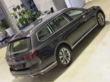 Volkswagen Passat Variant 2.0TDI SCR DSG7 4Mot Elegance Nav - Volkswagen Passat Variant mit Diesel-Antrieb: Kombi, Automatik