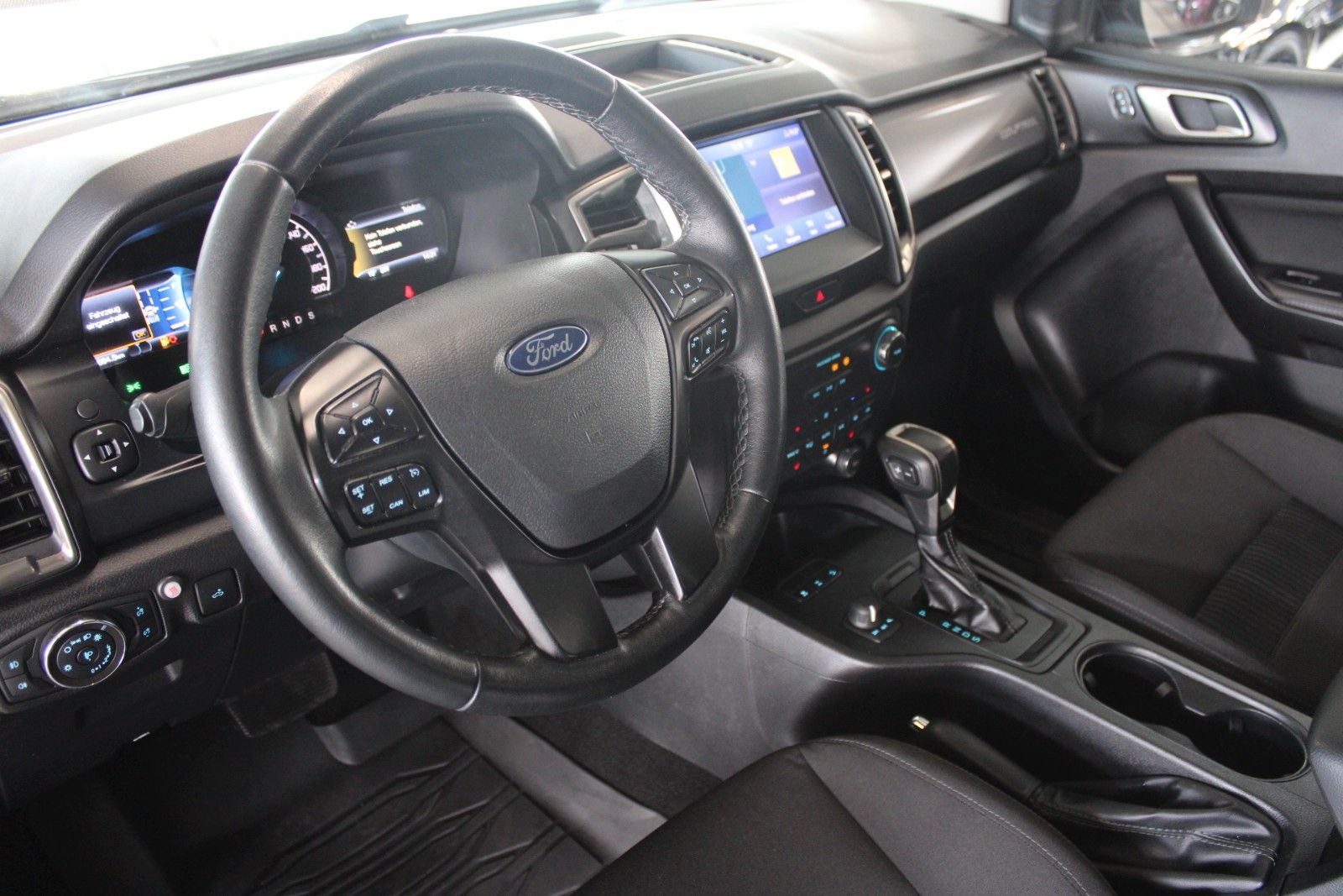 Fahrzeugabbildung Ford Ranger Automatik WOLFTRAK DoKa AHK Standheizung